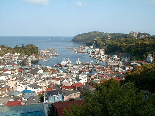【真鶴】所在地は湯河原町。真鶴駅を生活圏として利用できるアクセス性です。