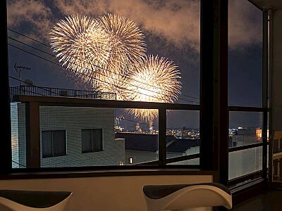 外観：お部屋から見える花火は圧巻です。