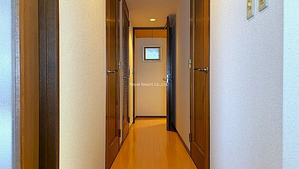 【室内】上質感と落ち着きを兼ね備えた、贅沢な住空間となっています。