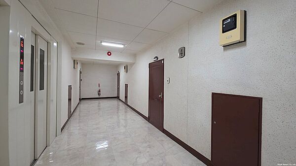 建物はすべて内廊下のマンションになります。