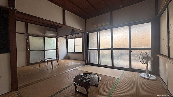 【1F和室】4.5畳と6畳の和室が続き間として配置されており、襖を開ければ開放感のある一体空間としてご利用いただけます。