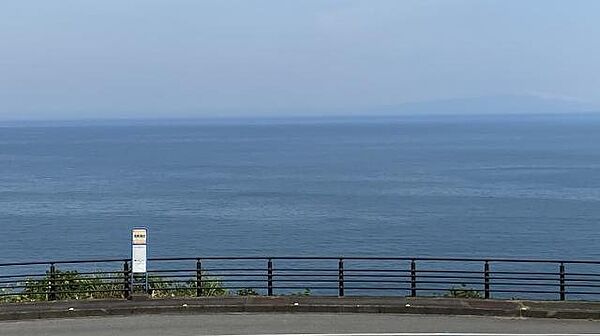 南熱海台バス停：マンションより徒歩1分です。本数は1日3本ですが、熱海駅までご利用いただけます。（令和8年6月20日時点）