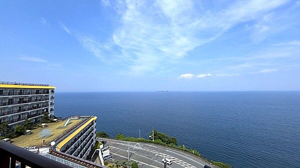 眺望：相模湾一望です。初島を臨む景色。