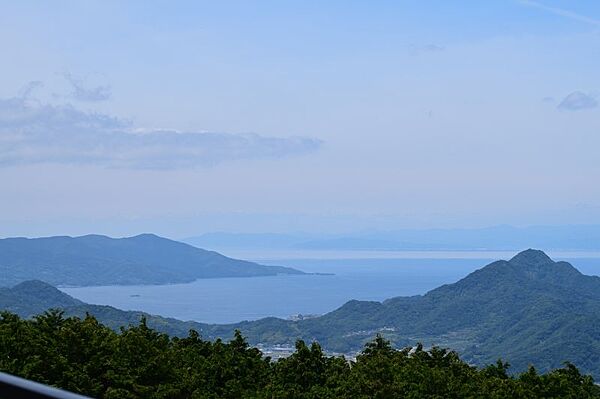眺望：西伊豆方面。日本の夕陽100選に選ばれた西伊豆の夕陽を楽しめます。