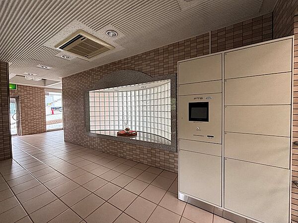 宅配ボックス設備があります。