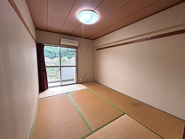 日本情緒漂う寛ぎの和室6畳です。