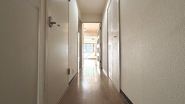 【廊下】段差のない廊下は、安全性と使いやすさを兼ね備えた動線となっております。