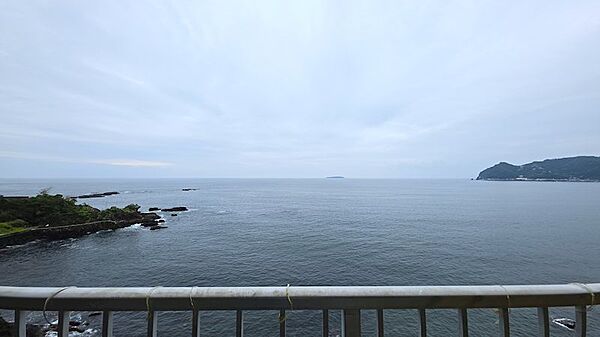 自然の表情を目の前で感じられるオーシャンフロント。