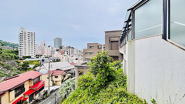 【眺望（1）】熱海の街並みを望みます。
