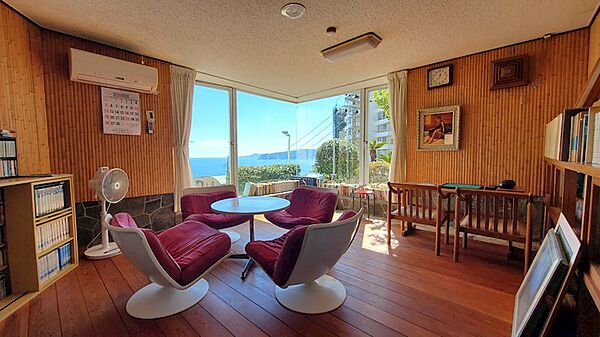 こちらは同じ2番館にある図書室です。午前6時から午後8時まで利用可能。