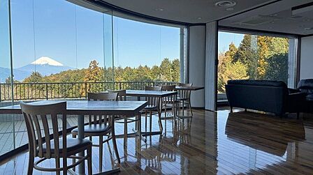 マンションラウンジ：富士山一望のラウンジです。マンションロビーに併設しております。