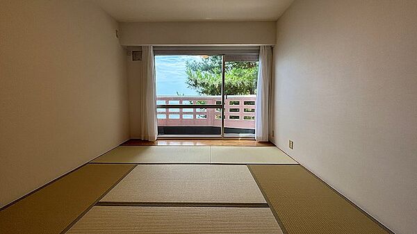 【居室】和室8畳で東向きです。※畳表替え（令和8年6月リフォーム済）