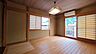 その他：2階にある東側のお部屋。元は畳でしたが、フローリングに変更済み。