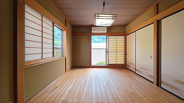 南向きなので、日中は明るいです。