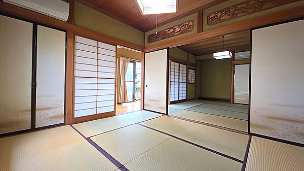 1階には6帖及び8帖の和室があります。