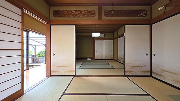 広縁に面した2つの和室。