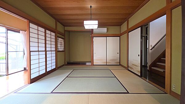 床の間がある8帖の和室です。