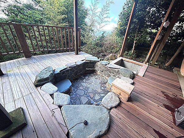 【ウッドデッキ】秘境に来たかのような立地。