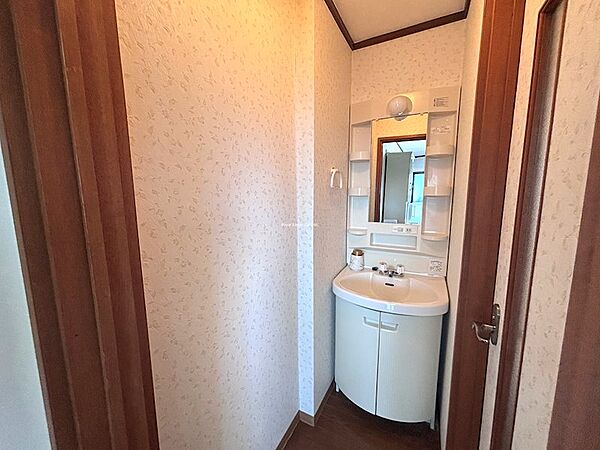 【洗面化粧台】2階トイレ横に設置。