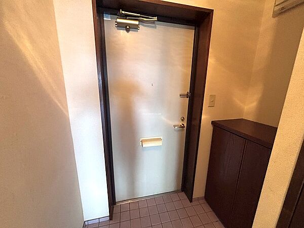 【玄関】エレベーターで3階へ。玄関です。