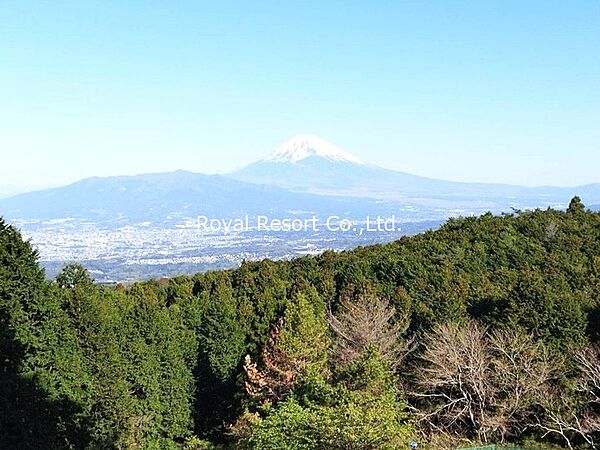 【眺望】正面に日本の象徴「富士山」が一望。（オーナー様撮影）