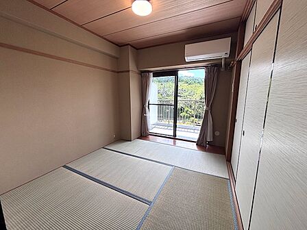 【和室】和室4.5畳。2間続きで日本情緒漂います。