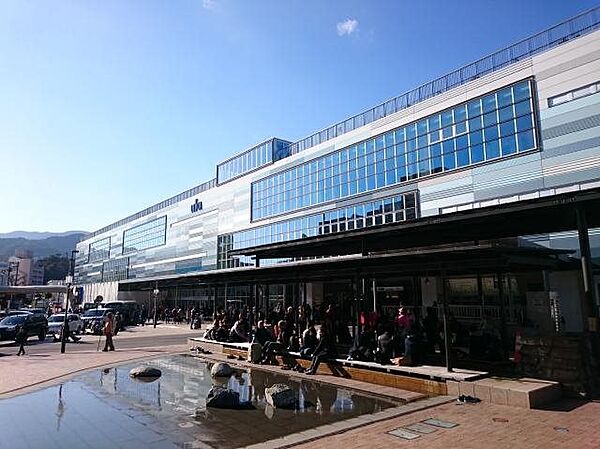 JR熱海駅より徒歩約5分。定住にもリゾートにもおすすめです。