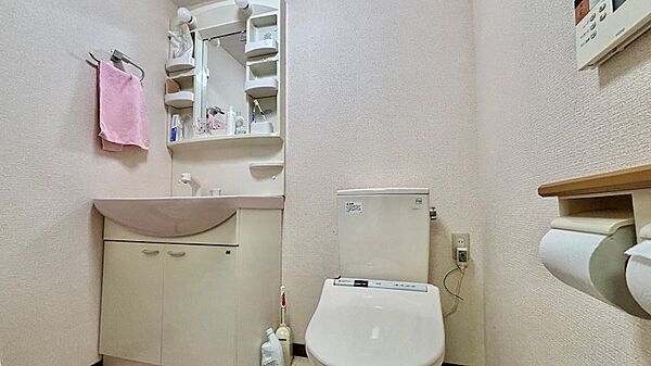 【洗面トイレ】改装を行っており、ゆったりとご利用できます。
