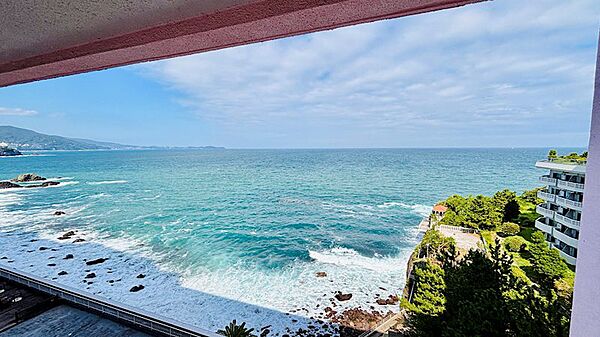 【眺望】お部屋からは海を間近に感じられます。