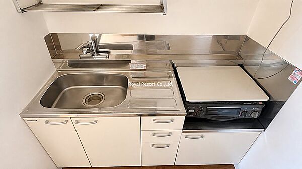 【キッチン】定住はもちろん、リゾート利用での簡単な調理にもぴったりです。