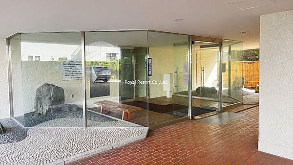 【エントランス】エントランスにはオートロックシステムを採用。日常の暮らしも安心感です。