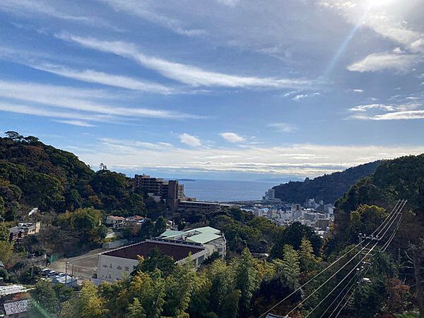 眺望：バルコニーから相模湾・花火大会が一望です。