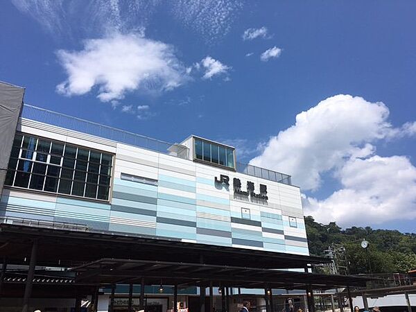 【熱海駅】車で約19分、熱海山を登っていく先にある別荘地です。