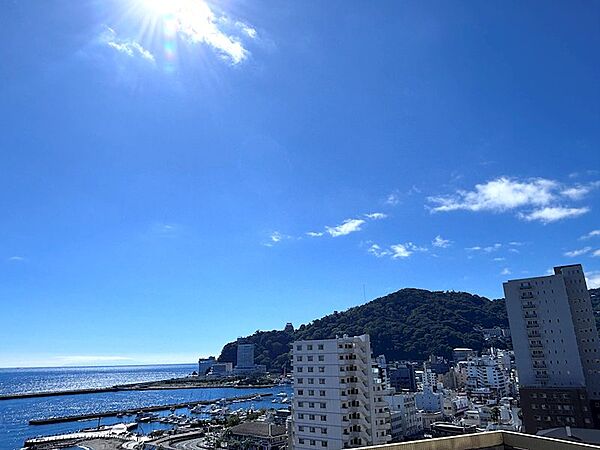 【眺望】ヨットハーバー、熱海城も一望できます。