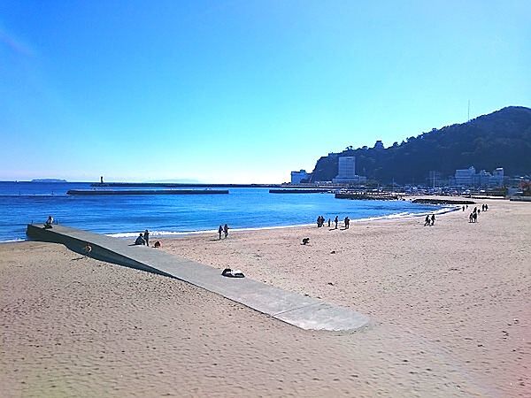 【熱海サンビーチ】朝の散歩にピッタリの距離です。