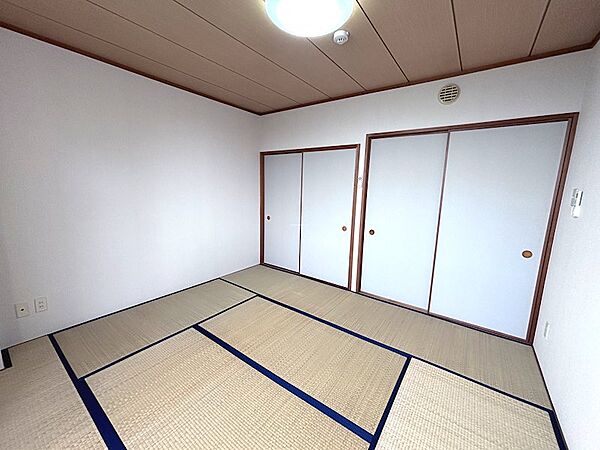 【和室】押入が設置されております。