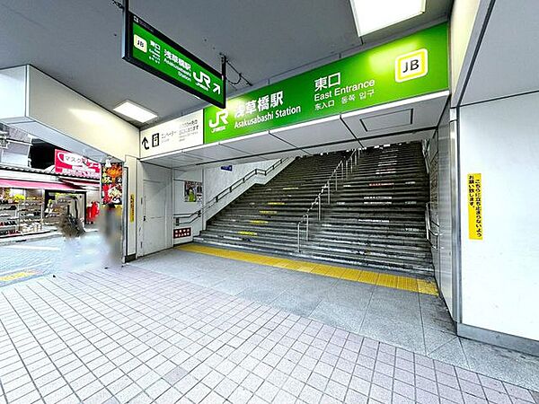 ＪR総武線「浅草橋」駅 徒歩9分。 720m