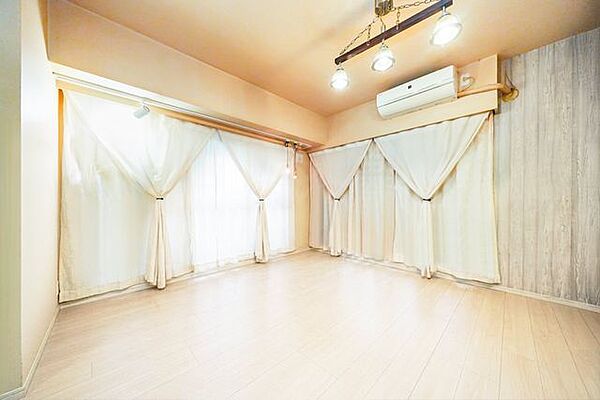リビング／リフォーム後のイメージ画像です。リフォームには別途費用がかかります。家具等は価格に含まれません。