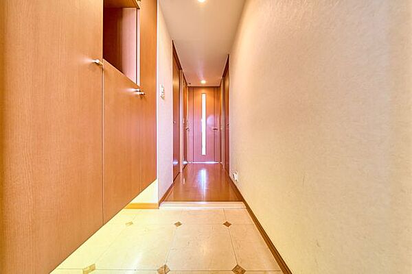 収納力のある下駄箱付。ご家族分の靴をたくさん収納できます。