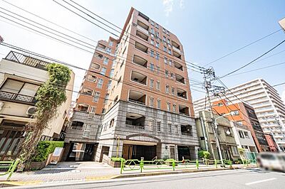 外観:総戸数63戸のマンション。周辺は、商業施設等が充実。買い物便利な住環境です。「内装・設備リフォーム住戸」。随時ご内覧可能でございます。いつでもお声掛けください。 外観:総戸数63戸のマンション。周辺は、商業施設等が充実。買い物便利な住環境です。「内装・設備リフォーム住戸」。随時ご内覧可能でございます。いつでもお声掛けください。