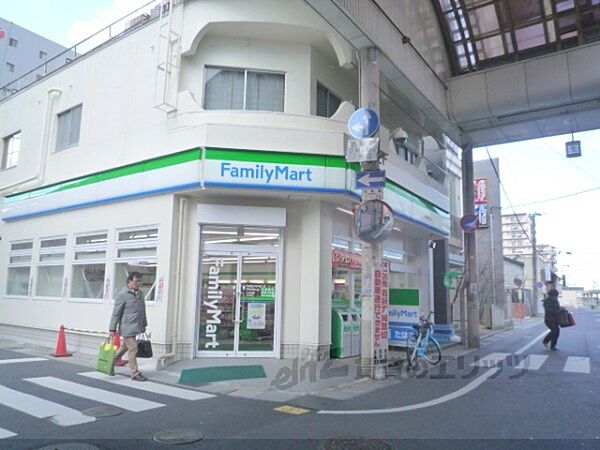 画像20:ファミリーマート　草津駅東口店まで500メートル