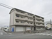 Ｃａｒｒｅｆｏｕｒ４ 2階 築31年の賃貸物件