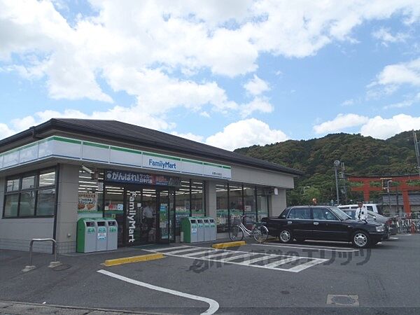 画像23:ファミリーマート　松尾大社前店まで300メートル