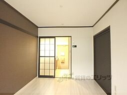 阪急京都本線 西院駅 バス14分 梅宮大社前下車 徒歩11分の賃貸アパート 1階1Kのリビング/ダイニング