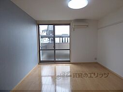 ヴィラージュ桂 208 2階1Kのリビング/ダイニング