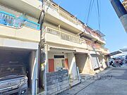 淀駅より徒歩11分 築38年 3階建の賃貸物件