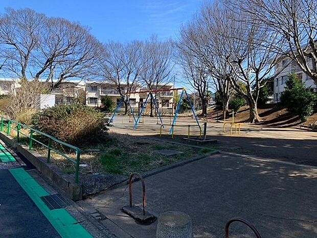 グランファミーロ仁戸名町　京成千原線「大森台駅」道路はさんで仁戸名公園があり、お子様の遊び場が近くて安心ですね♪