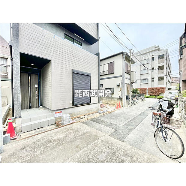 前面道路含む現地外観