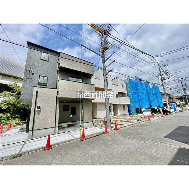 前面道路含む現地全景