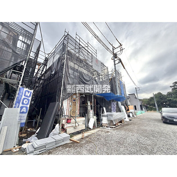前面道路を含む外観写真